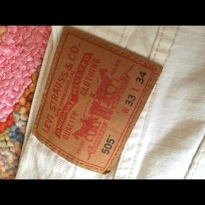 Levi’s 505 33x34 cream white jeans